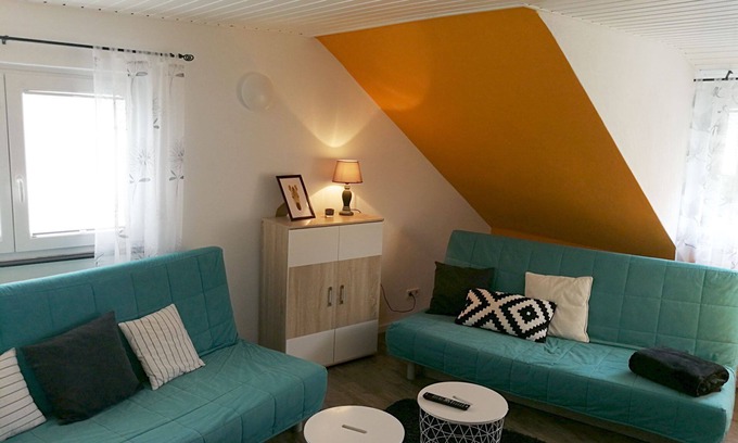 Kesselheim Apartment | Gästehaus Koblenz - Dachgeschoss for up to 10 people with garden use and barbecue