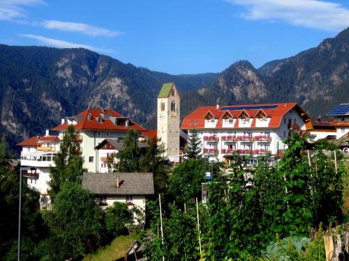 Lazfons Hotel | Gasthaus zum Weissen Kreuz