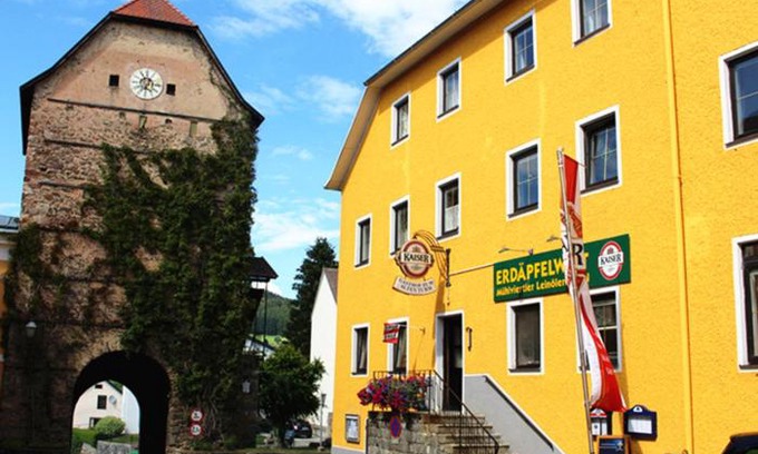 Haslach an der Muehl Hotel | Gasthof 'Zum alten Turm'