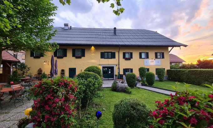 Eugendorf House | Gasthof zur Strass