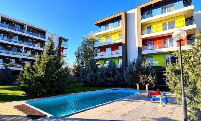 Otopeni Apartment | Gate 35 Airport Stay Pool Access Self Check-in 5 min from OTP AIRPORT