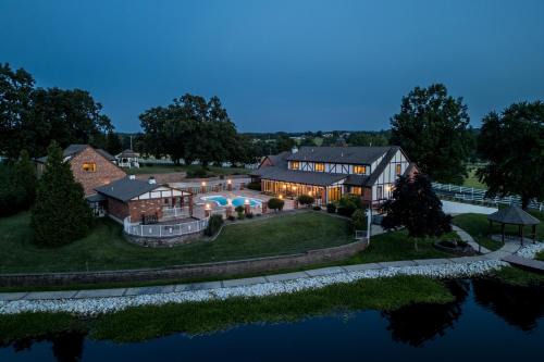 De Soto House | Gated 35-Acre De Soto Estate Pool, Lake and Patio!