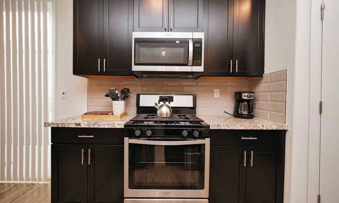 Folsom House | Gated Community｜Dedicate Workspace｜Instant Tour｜Backyard For Dogs #41616