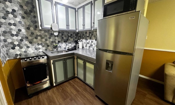 Camperdown Apartment | Gated Cozy King Suite - WiFi, A/C, Central Location, Night Life