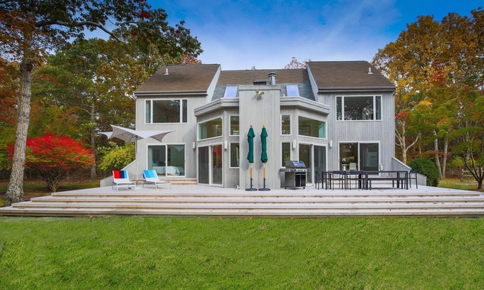 Springs House | Gated Estate - 5BR nr Beach: Heated Pool, Jacuzzi, Tennis, Landscaped gardens