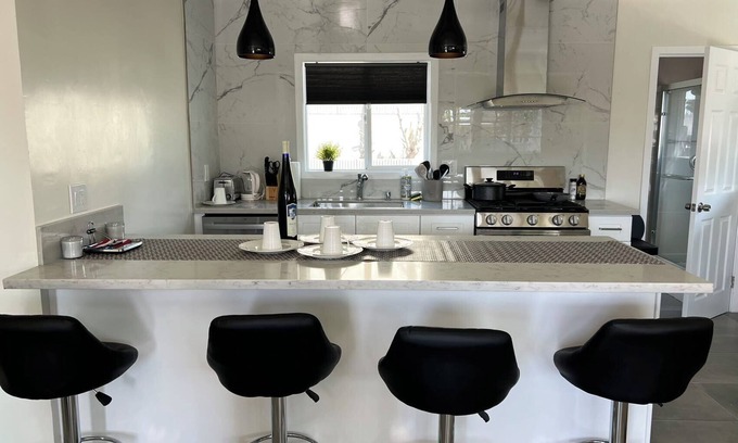 Baldwin Park House | Gated & remodeled 2b/2b house, WiFi in welcoming Baldwin Park