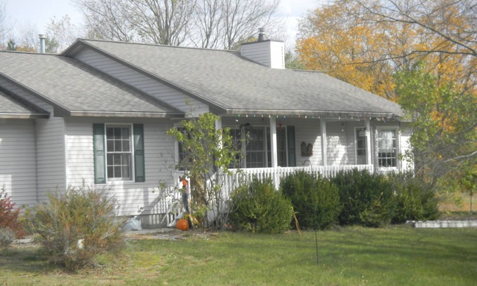 Thompsonville Bed & Breakfast | Gatehouse Bed and Breakfast one mile from Crystal Mountain Family Resort