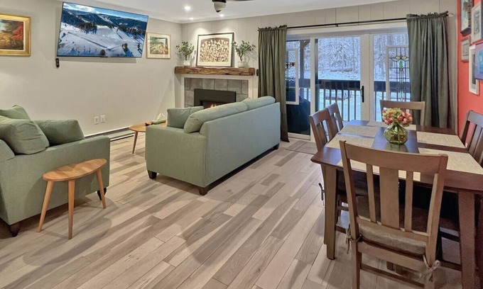 Mendon Condo | Gateway Condominiums A10, a spacious 2-bedroom retreat in Mendon, Vermont, for up to 6 guests.