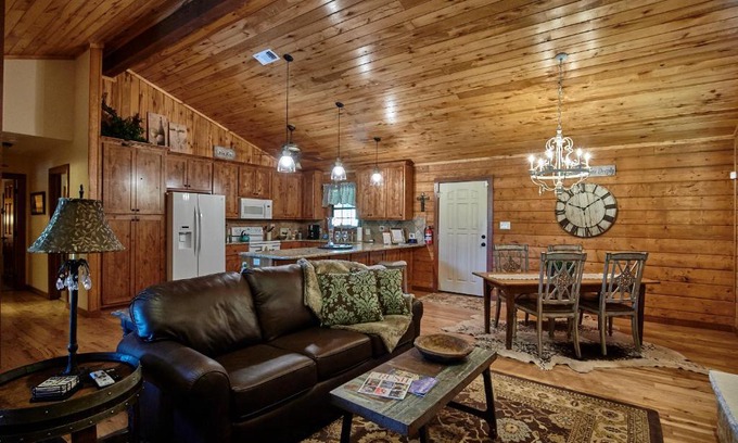 Fredericksburg House | Gateway Gathering - Cabin