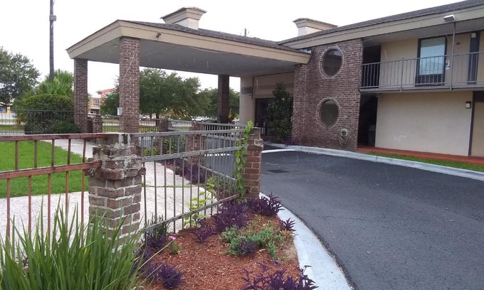 Windsor Forest Hotel | Gateway Inn Savannah