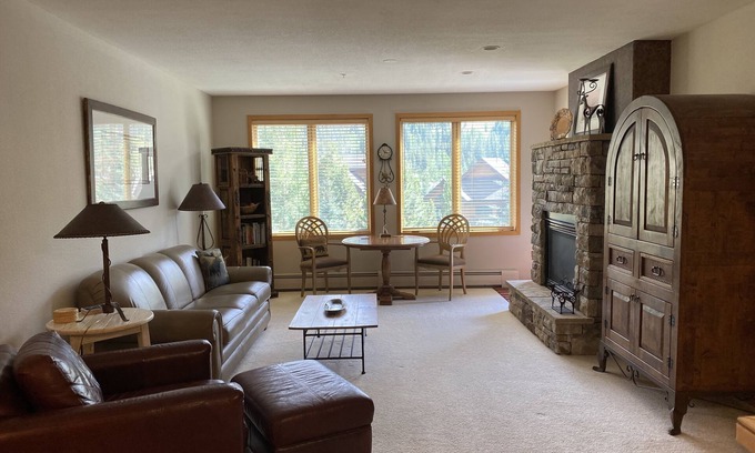 Mountain House Condo | Gateway River Run: 2 Suites, Walk to Lifts, Slope Views, Washer/Dryer