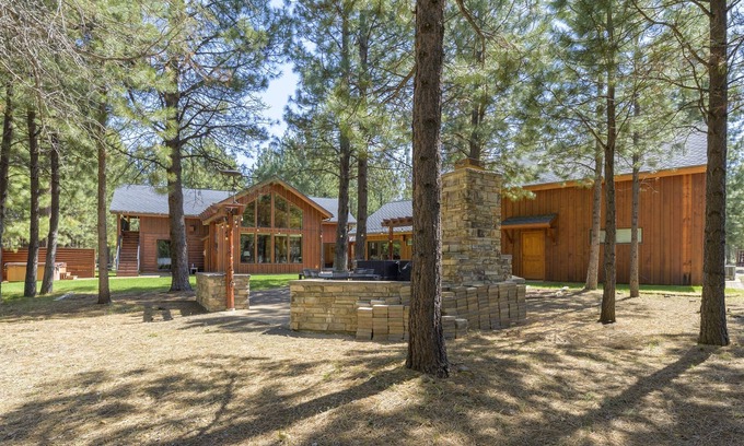 Sisters Cabin | Gateway to Ponderosa Pines-Sisters OR Cabin+Casita