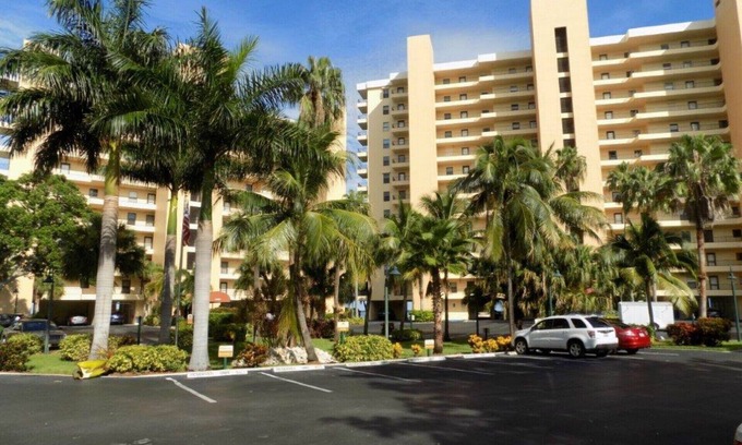 Punta Rassa Condo | Gateway to Sanibel/Captiva 2/2 Ft. Myers Condo