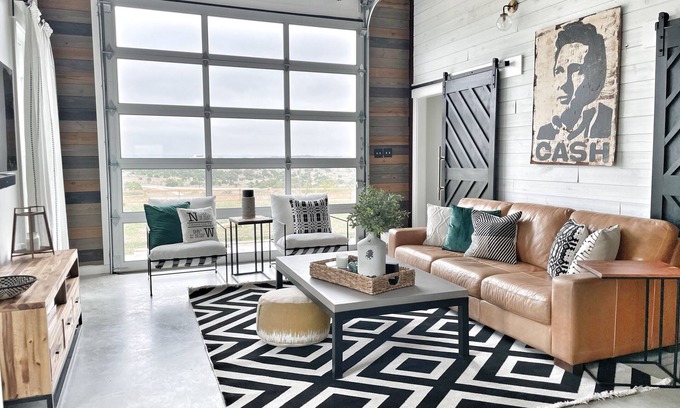 Johnson City House | Gateway to the Hill Country and Texas Wineries on 10 acres!