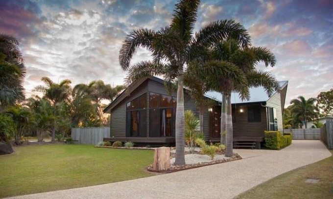 Agnes Water House | Gathering of 8 Pet Friendly Holiday House
