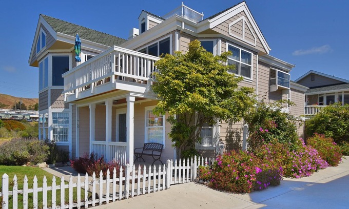 Cayucos House | Gathering Place overlooking beach, pier, and downtown Cayucos