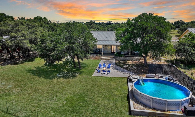 Hays County House | Gatlin Getaway I Pool, Hot tub, Stargazing, Family Fun