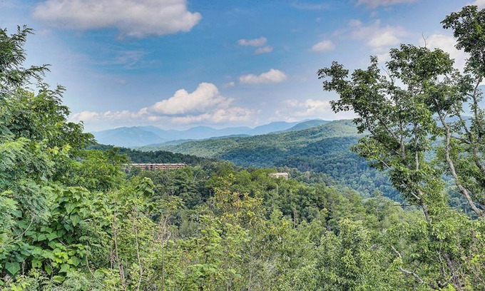 Gatlinburg Cabin | Gatlinburg - Smoky Mountain Heaven - 1 Bedroom - Sleeps 8