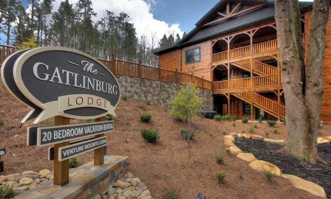 Gatlinburg Cabin | Gatlinburg - The Gatlinburg Lodge - 20 Bdrms.