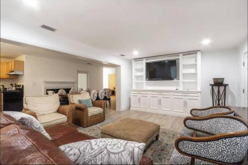 Gainesville House | Gator Getaway Walk to Stadium