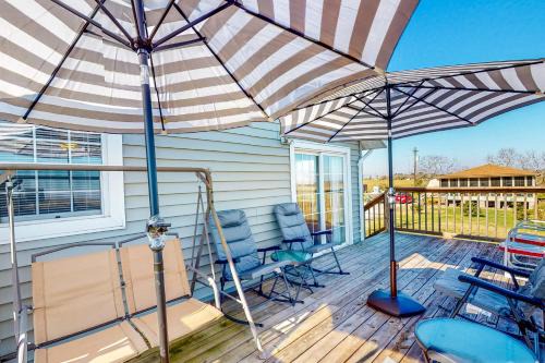 Freeport House | Gators, Fishes, Beaches, and Birds
