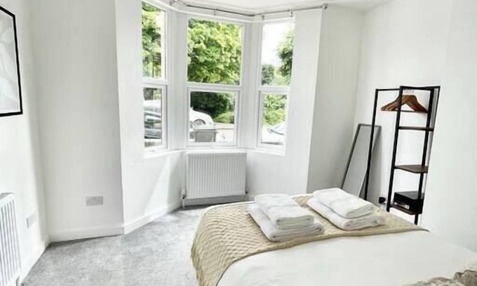Bristol House | Gatton House - Sleeps 6 - BS2