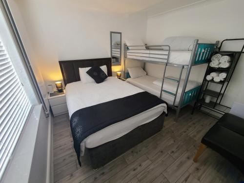 Crawley House | GATWICK ROOMs-TRAVEL SERVICE-AIRPORT PARKING