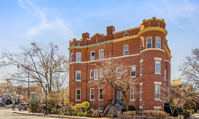 Stanton Park Apartment | Gay Friendly 3 blocks to Capitol