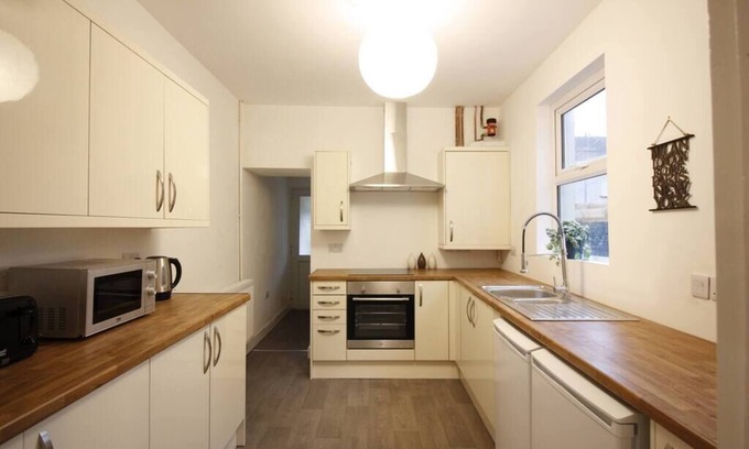 Port Talbot Apartment | Talbot Steel - Place to Stay!