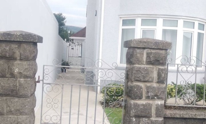 Port Talbot House | Step Free Bungalow/Close To The Beach