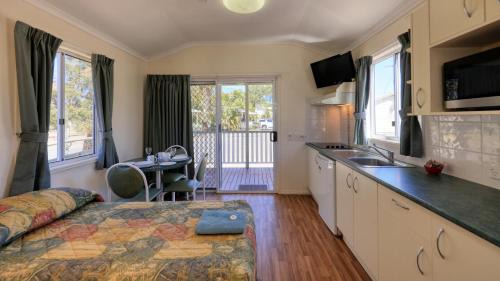 Emerald Hotel | Gday Parks Emerald