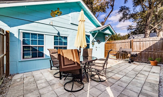 Gulfport Cottage | GECKO COTTAGE ART DISTRICT - PET FRIENDLY