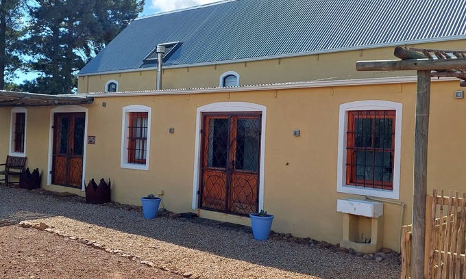 Franschhoek Cottage | Gecko Pet-friendly cottage on Fynbos Garden Retreat
