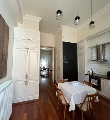 Szentimrevaros Apartment | Gellert Square Family Residence - Premium Stay in Buda Side's Cultural Center
