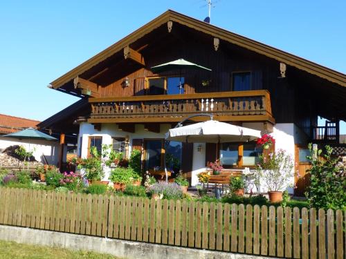 Saulgrub Apartment | Gemütliche Alpenwohnung in Altenau
