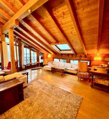 Reith bei Kitzbuehel Apartment | Gemütliche Dachgeschosswohnung in einem österreichischen Herrenhaus