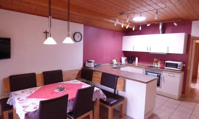Chamerau Apartment | Gemütliche Dachgeschosswohnung (70 qm) mit Balkon für bis zu 4 Personen