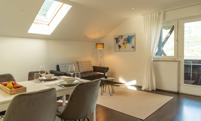 Lagundo Apartment | Gemütliche Dachgeschosswohnung mit Schönem Ausblick