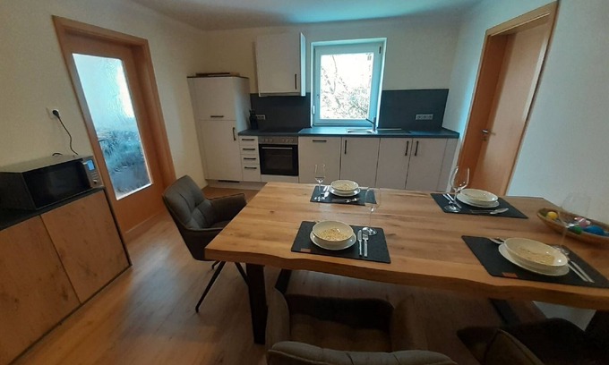 Johanniskirchen Apartment | Gemütliche Ferienwohnung für bis zu Fünf Persone mit Terrasse