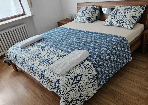 Ichenhausen Apartment | Gemütliche Gäste Suite für ruhige Nächte. Zentral