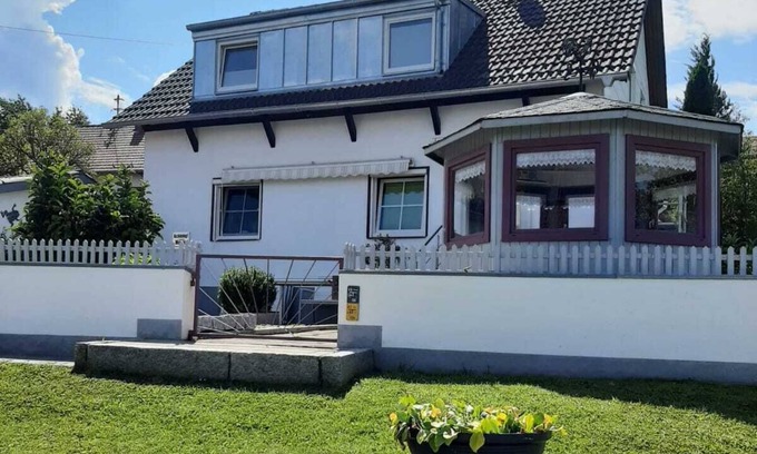 Leeder Apartment | Gemütliche Naturnahe Ferienwohnung in Oberbayern