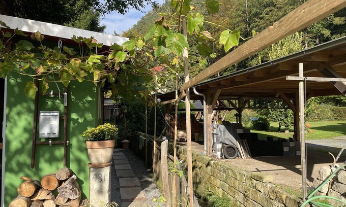 Hohnstein House | Gemütliche Waldhütte am Bergbach im Sächsischen Schweiz mit Großem Garten
