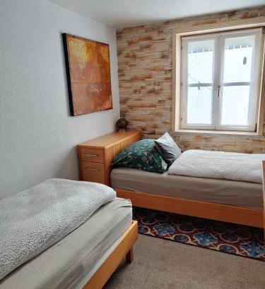 Alberschwende Apartment | Gemütliches 2 Bettzimmer mit Gemeinschaftsbad und kleiner Küche