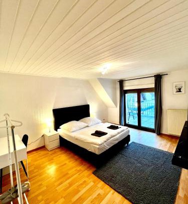 Rath Apartment | Gemütliches Zimmer mit großer Terrasse Nähe Messe, Flughafen & PSD Dome