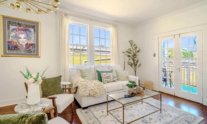 Touro House | Gem* Gated Parking, Balcony, Yard: near Superdome