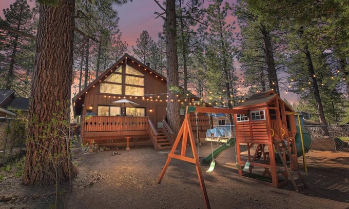 Big Bear Lake Cabin | Gem of the Lake by Destination Big Bear: Close to Meadow Park, Snow Summit and The Village! Pet Friendly!