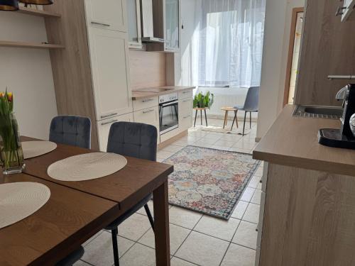 Ginsheim-Gustavsburg House | Gemuetliches helles Zimmer mit guter Anbindung nach Mainz und Wiesbaden Gemeinschaftsbadezimmer