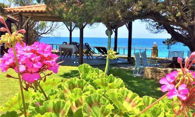 Pyrgos Apartment | Genari Beach Apartments-Sea & Garden Apartment