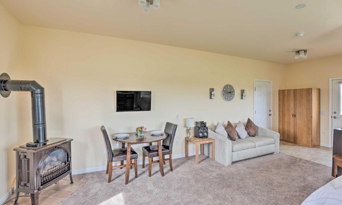 Geneva Apartment | Geneva Studio, 3 Miles to Seneca Lake!