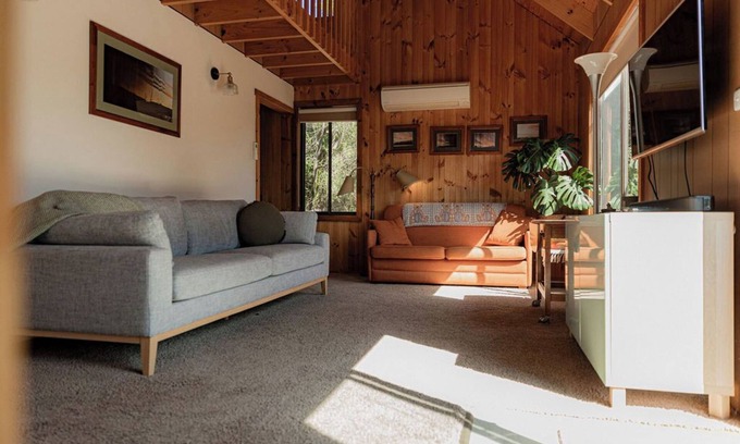 Akaroa Apartment | Geoff's ~ beach, bush and bliss